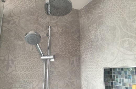 Hale Ensuite 1 Intricate Hexagonal Tiling